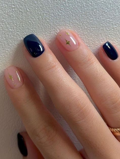 Bare Nail Designs, Dark Blue Nail Designs Short, Minimalist Short Nails Art Designs, Nail Aesthetic Simple, Navy Blue Gel Nails Ideas, Easy Short Nail Designs Simple, Dark Korean Nails, Simple Navy Blue Nails, Nail Art Short Nails Simple