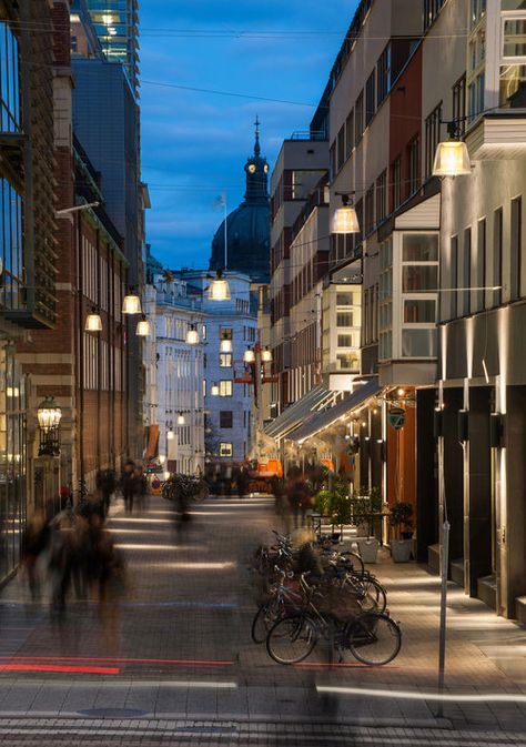 Lighting Landscape, Green Facade, Urban Lighting, Public Realm, Outdoor Pendant Lighting, Urban Furniture, Street Furniture, Outdoor Pendant, Urban Spaces