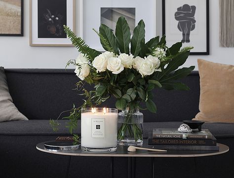 It's no secret I'm a huge fan of Jo Malone London  scented candles. Not only do the sleek, hand-poured candles look gorgeous around home, th... Home Coffee Stations, Table Decor Living Room, Table Styling, Coffee Table Styling, Decor Pillows, Diy Coffee Table, Deco Floral, Coffee Table Design, Square Tables