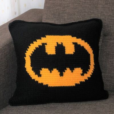 Batman Amigurumi, Crochet Batman, Batman Pillow, Simple Sweater, Crochet Charts, Crochet Unique, Confection Au Crochet, Crochet Pillows, C2c Crochet