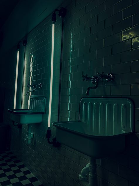 Dingy Bathroom Aesthetic, Bathroom Horror Scene, Creepy Bathroom Aesthetic, Party Bathroom Aesthetic, Cyberpunk Bathroom, Horror Lighting, Dark Bathroom Aesthetic, Bathroom Reference, Scary Bathroom