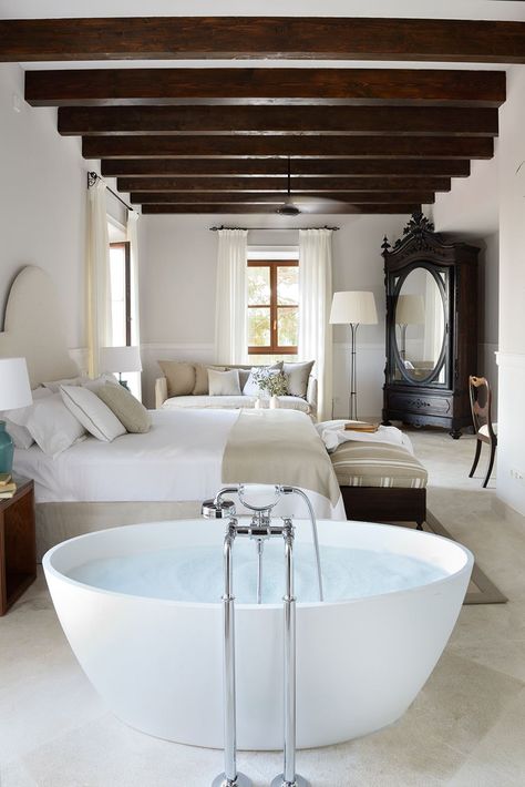 This soaker tub is gorg!!! Bedroom With Bathtub, Open Plan Bathrooms, Open Bathroom, Bedroom With Bath, Hotel Bathroom, Bath Tub, Hotels Design, Maine House, Cheap Home Decor