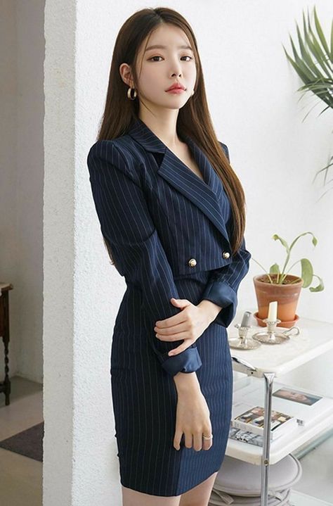 Corporate Attire Women, Formal Fashion, Corporate Attire, Office Outfits Women, Woman Suit Fashion, Korean Fashion Dress, Classy Work Outfits, Korean Girl Fashion, Korean Fashion Trends