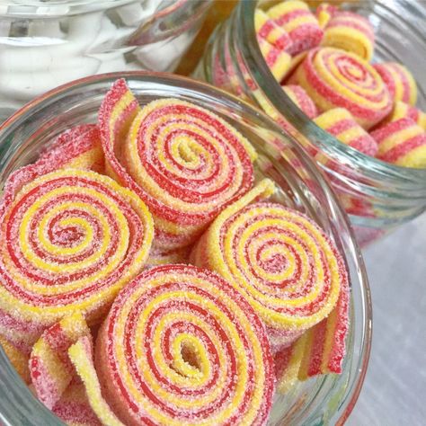 Swirly Sour Power Belts! Easy DIY. Make your candy bar look extra fabulous! Roll up your candy belts. Strawberry banana Sour Power Belts. Candy Party Ideas, Candy Sour, Bratz Cloe, Sleepover Snacks, Candy Aesthetic, Jelly Sweet, Sour Belts, African Symbols, Rainbow Candy