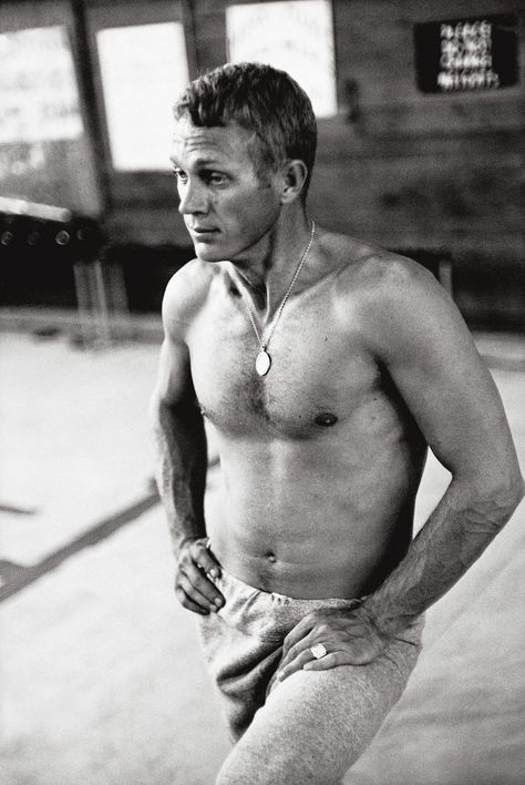 image William Claxton, Actor Steve Mcqueen, Steve Mcqueen Style, Steven Mcqueen, Paramount Studios, Steve Mc, Black And White Photograph, Hollywood Icons, Film Art