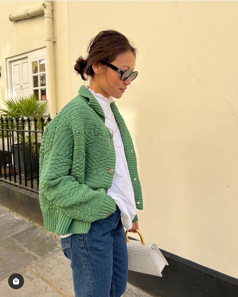 Green Cardigan Outfit Aesthetic, Chunky Cardigan Outfit, Green Cardigan Outfit, Cardigan Styling, Cardigan Outfit Aesthetic, Knit Cardigan Outfit, Fall Knits, Outfit Cardigan, Knitwear Outfit