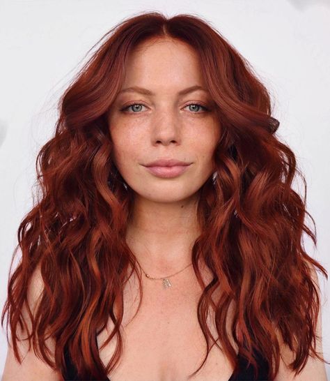 Auburn Hair Color Blonde Highlights, Dark Hair For Pale Skin, Dark Red Hair Pale Skin, Hair Color For Green Eyes, Black Hair Pale Skin, Blonde Hair Pale Skin, Exotic Hair Color, Pale Skin Hair Color, Cool Blonde Hair Colour