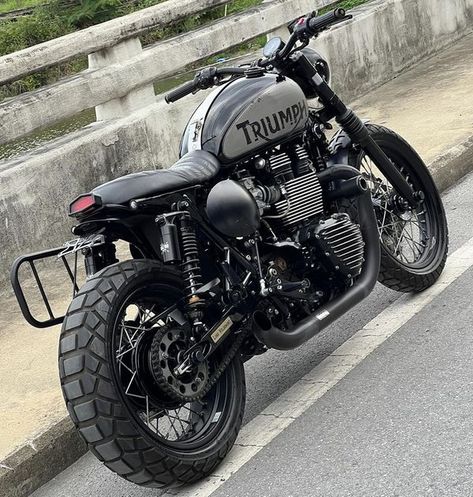 Custom Triumph Motorcycles, Triumph Motorcycles Scrambler, Motorcycles Photography, Classic Triumph Motorcycles, Triumph Bonneville Custom, Motorcycle Bobber, Custom Triumph, Honda Scrambler, Hello Moto