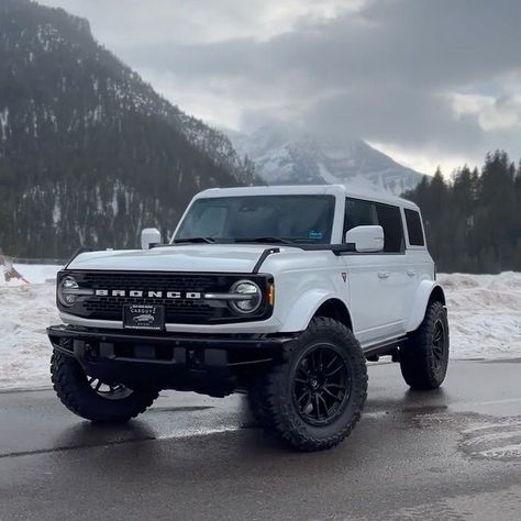 4 Door Bronco, White Bronco, Ford Bronco Raptor, Aesthetic Car Accessories, Bronco Car, Bronco Raptor, New Bronco, Tokyo Drift Cars, Hd Photography