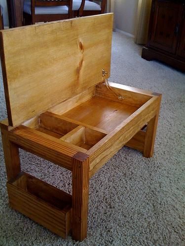 Cute little lap desk made from scrap materials laying around the shop.  Would be great for kid's drawing and coloring projects and even for painting fingernails. Painting Fingernails, Lap Desk Diy, Desk Build, Secret Compartment Furniture, Lap Table, Diy Platform Bed, Kids Desk, Bed Platform, Woodworking For Kids