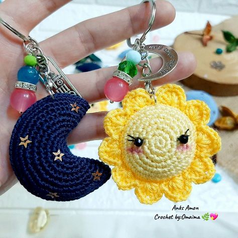 Quick and Easy Crochet Keychain Tutorials Crochetting Ideas, Crochet Keyring Free Pattern, Moon Crochet, Keychain Patterns, Amigurumi Keychain, Gifts Crochet, Crochet Mask, Keychain Ideas, Crocheting Patterns