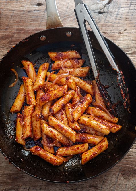 Pan Fried Rice Cakes (Gireum Tteokbokki) | Beyond Kimchee Asian Rice Cakes, Tetboki Recipe, Chinese Rice Cakes, Asian Rice Cake Recipes, Teokkboki Rice Cake Recipes, Vegetarian Tteokbokki, Fried Tteokbokki, Easy Rice Cake Recipe, Fried Rice Cakes