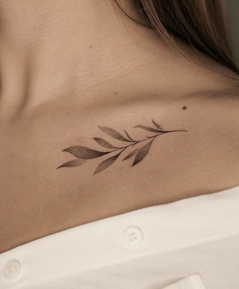 Laurel Tattoo, Blatt Tattoos, Clavicle Tattoo, Leaf Tattoo, Bone Tattoo, Boho Tattoos, Bone Tattoos, Petite Tattoos, Inspiration Tattoos