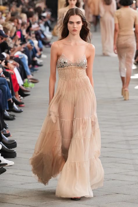 Fashion Week Dresses, Fashion Trend Forecast, Model Walks, Womenswear Fashion, Peach Fuzz, Runway Trends, Ermanno Scervino, Mode Inspo, Spring 2024