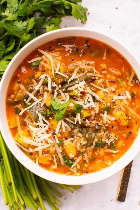 Minestrone Soup - iFOODreal.com Italian Minestrone Soup Recipe, Healthy Zucchini Recipes, Soup And Salad Combo, Soup Recipes Healthy Vegetarian, Olive Garden Minestrone Soup, Zucchini Recipes Baked, Zucchini Recipes Healthy, Minestrone Soup Recipe, Soup With Ground Beef