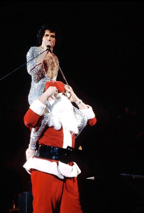 Princes Of The Universe, Queen Meme, Freddy Mercury, Queen Photos, Christmas Rock, We Will Rock You, Queen Freddie Mercury, John Deacon, Bon Weekend