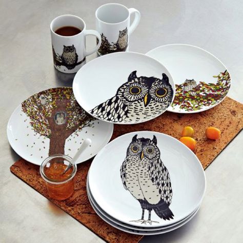 Autumn inspiration on pretty owl plates and mugs.  We love the quirky designs Owl Desserts, Owl Kitchen Decor, Owl Decal, Owl Plate, Dessert Design, Owl Kitchen, Ceramica Ideas, Plates And Cups, Dessert Simple