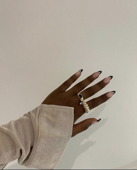 Short Elegant Nails For Black Women, Nail Designs For Black Skin, Black Skin Nail Color, Elegant Nails Black Woman, Dark Nails Matte, Black Nails On Black Woman, Oval Nails Black Women, Nail Art For Black Skin, Black Skin Nails