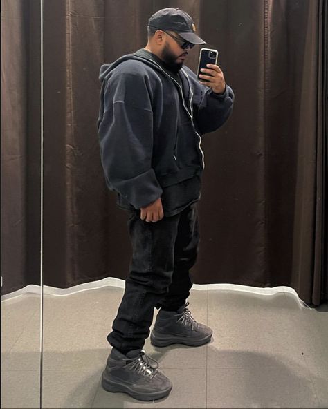 Yeezy Outfit Men, Yeezy Boots Outfit Men, Yeezy Desert Boots Outfit, Yeezy Boots Outfit, Kanye West Style Outfits, Grey Hoodie Outfit Men, Desert Boot Outfit, Durag Styles, Yeezy Desert Boots