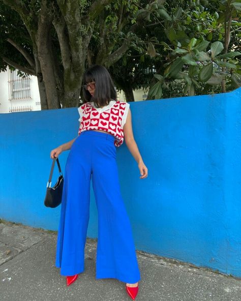 Bright Blue Pants Outfit, Blue Slacks Outfit Women, Blue Wide Leg Pants Outfit, Blue Trousers Outfit, Silk Pants Outfit, Bright Blue Pants, Wide Pants Outfit, Blue Pants Outfit, Slacks Outfit