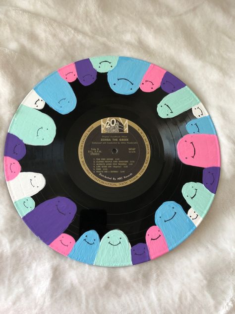 Easy Vinyl Painting, Vinyl Paintings Easy, Disc Painting Ideas Easy, Vinyl Record Painting Ideas Easy, Painted Records Vinyl Easy, Record Painting Ideas Aesthetic, Vinyl Painting Ideas, Record Painting Ideas Easy, Lp Painting