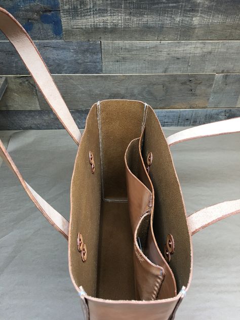 Leather Tote Bag Pattern, Tote Bag Pattern Leather, Diy Leather Tote, Tote Bag Diy Pattern, Handmade Leather Tote Bag, Handmade Leather Tote, Tote Bag Pattern Free, Leather Folder, Diy Leather Bag