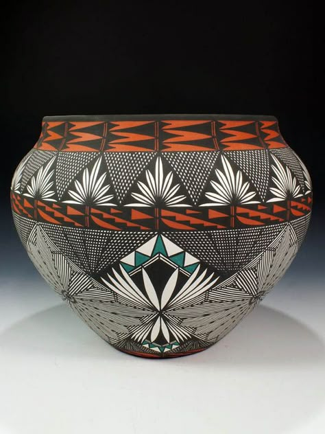 I would never tire of looking at this.  Gosh, the time and talent it must have taken!  --  ACOMA PUEBLO POTTERY BY JAY VALLO Acoma Pottery, Sgraffito Pottery, Mud Pies, Acoma Pueblo, Southwest Pottery, Native Pottery, Coil Pottery, American Indian Pottery, Indian Pottery