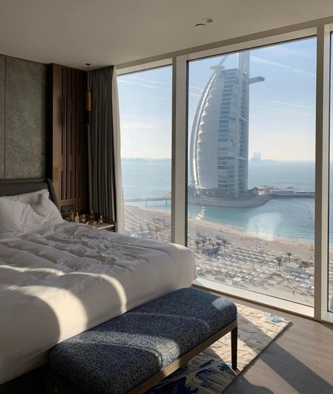 Dubai Condo, Dubai Bedroom, Dubai Hotel Room, Couple Rooms, Glass Penthouse, Penthouse Bedroom, Dubai Beach, Dubai Houses, Dubai Aesthetic