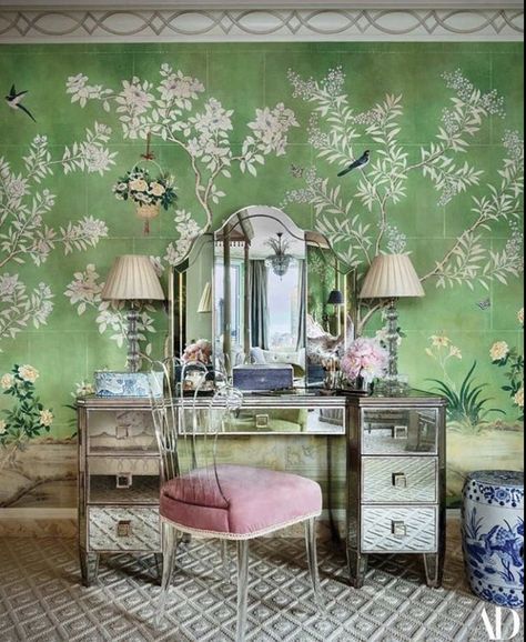 Traditional Sitting Room, Coin Banquette, Gracie Wallpaper, Mario Buatta, American Interior, Timeless Interiors, New York Homes, Chinoiserie Wallpaper, Have Inspiration