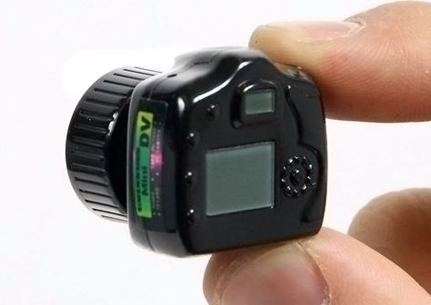 Adorbs!   Hammacher Schlemmer mini camera claims to be smallest camera in the world. It actually works too! Dslr Quotes, Tiny Camera, Dslr Photography Tips, Small Camera, Dslr Photography, Spy Camera, Hidden Camera, Photography Gear, Mini Camera