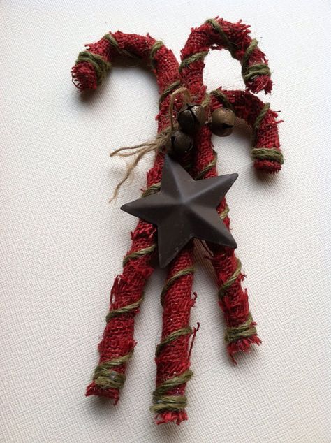 Rustic Candy Canes, Diy Candy Cane, Rustic Christmas Decorations, Candy Cane Ornaments, Prim Christmas, Cowboy Christmas, Burlap Christmas, Warm Red, Diy Candy