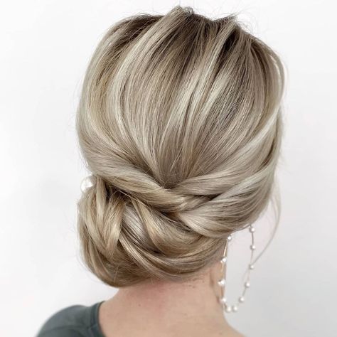 Vintage Low Bun, Side Bun Updo, Side Bun Wedding, Low Side Bun, Low Bun Hairstyle, Side Bun Hairstyles, Updos For Long Hair, Side Updo, Side Bun