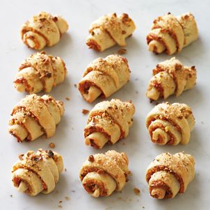 Rugelach with Apricot and Pistachio Filling Moqueca Recipe, Sancocho Recipe, Pistachio Filling, Brazilian Fish Stew, Rugelach Cookies, Cherry Pistachio, Rugelach Recipe, Pistachio Recipes, Jewish Cuisine