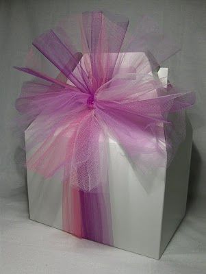 Tulle bow and gable box... so cute! Great to give as favors Bridal Shower Gift Wrapping Ideas, Bridal Shower Favors Cheap, Tulle Bow, Gift Wrapping Ideas, Gift Wrapping Inspiration, Gift Wrap Tags, Wrap Ideas, Gable Boxes, Tulle Bows