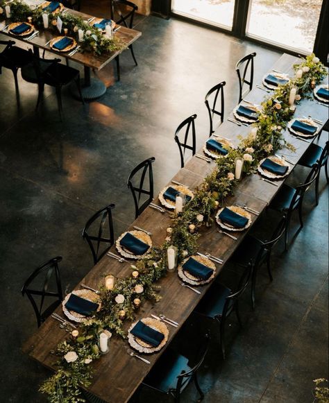 Navy Blue Long Table Wedding, Midnight Blue Table Setting, Black And Blue Wedding Colors, Wedding Sitting Arrangement, Harvest Table Wedding Decor, Indigo Table Setting, Navy Blue Wedding Table Settings, Navy Blue And Brown Wedding, Dark Blue Wedding Table