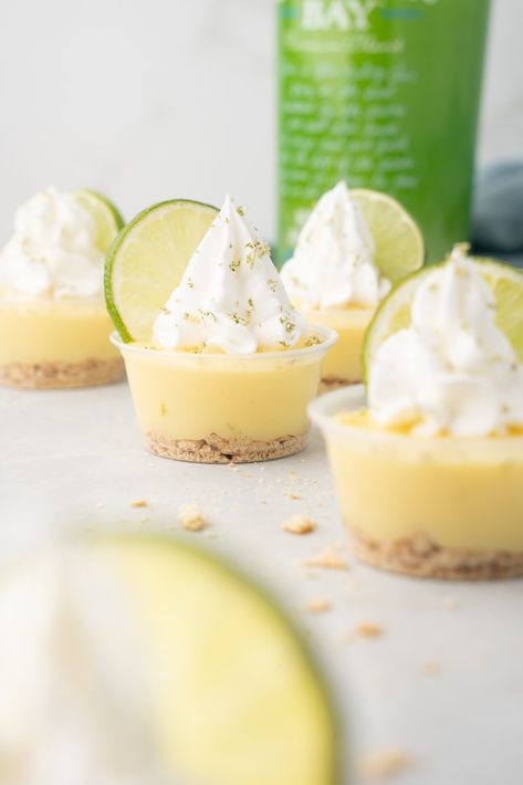 Key Lime Jello Shots, Key Lime Pie Shot, Pudding Shooters, Key Lime Dessert Recipes, Rum Desserts, Cream Jello, Lime Dessert Recipes, Lime Cake Recipe, Yummy Milkshake Recipes