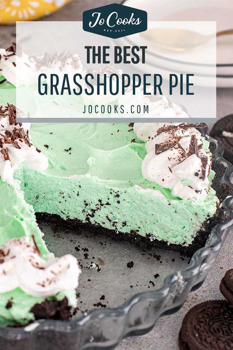 Whip up this easy and delightful Grasshopper Pie with a rich Oreo crust and creamy mint filling – perfect for St. Patrick's Day! 🍀🥧 #GrasshopperPie #StPatricksDayDessert Grasshopper Pie Recipe, Mint Pie, Grasshopper Pie, Jo Cooks, Cookie Making, The Slow Roasted Italian, Chocolate Oreo, Oreo Crust, Chocolate Oreos