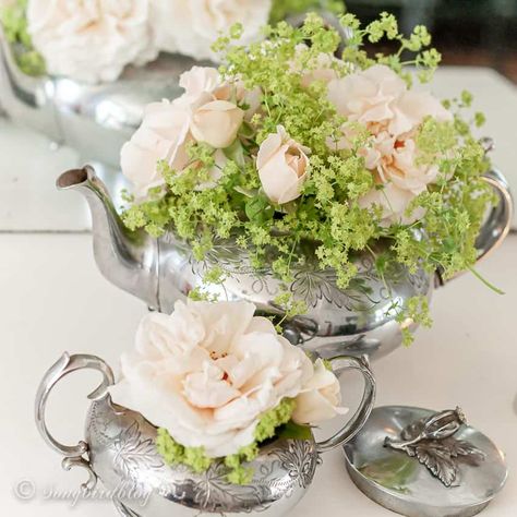 Oh, I LOVE this vintage teapot flower arrangement. How cute! She uses an old teapot as a flower vase. Love the way she explains how to make a teapot floral arrangement. I am so going to copy this teapot centerpiece idea! Teapot Vase Flower Arrangements, Silver Tea Pot Centerpieces, Silver Teapot Centerpiece, Floral Arrangements In Teapots, Teapot Floral Centerpieces, Tea Pot Centerpiece Bridal Showers, Tea Decorations, Teapot Centerpiece, Thrifty Style