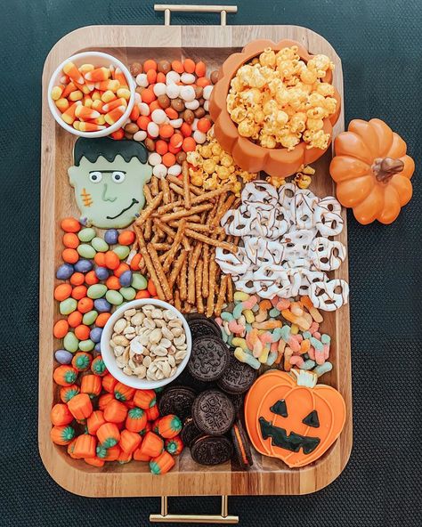 Maury on Instagram: “Friday the 13th is always one of my favorite days of the year! We’re watching #Coraline and my kids lovvvved this snack board. Like this…” Watching Coraline, Easy Halloween Snacks, Halloween Punch, Candy Board, Pumpkin Carving Party, Halloween Fest, Halloween Food Treats, Snack Board, Halloween Tattoo