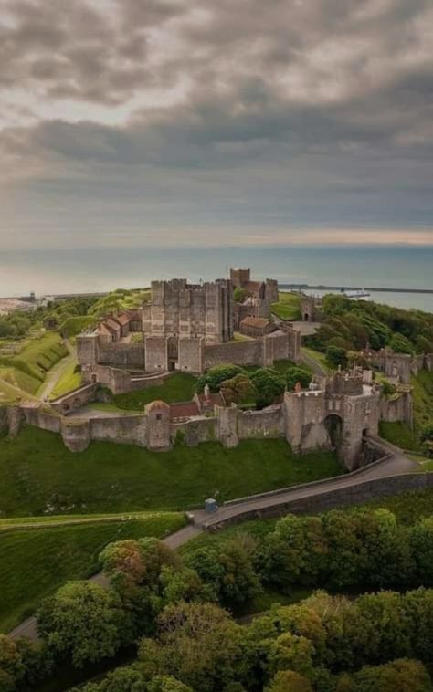 Castle In England, Dover England Aesthetic, Dover Castle England, England Castle Aesthetic, Old English Castle, Medieval England Aesthetic, England Castles, England Castle, Dover England