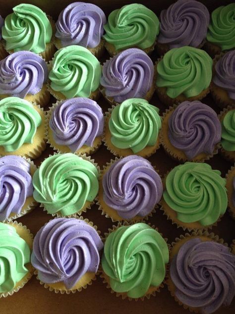 Sage Green And Purple Gender Reveal, Green And Purple Birthday Party, Sage And Lavender Gender Reveal, Green And Purple Cupcakes, Green And Purple Birthday Decorations, Gender Reveal Ideas Green And Purple, Purple And Green Birthday Party Ideas, Gender Reveal Purple And Green, Purple And Green Gender Reveal Ideas