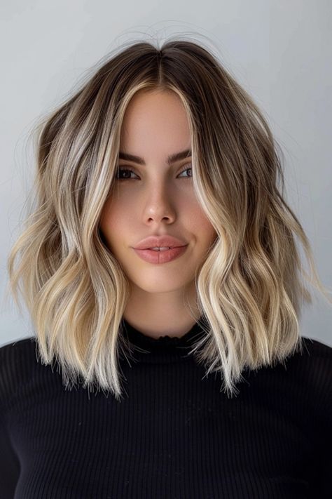 Face Framing Balayage Short Hair, Lob With Highlights Balayage, Dark Root Balayage Short Hair, Root Smudge Blonde Straight Hair, Short Brown Blonde Balayage, Blonde Lob Hairstyles, Natural Balayage Short Hair, Lob Blonde Balayage, Blonde Bob Root Smudge