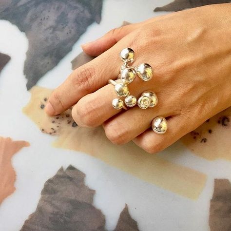 Monica Castiglioni sur Instagram : ring of the day #monicacastiglioni #sculpture #hands #contemporaryjewellery #velvettheshowroom #bronze #limitededition #silver #ring Monica Castiglioni, Instagram Ring, Wax Carving, Contemporary Jewellery, Silver Ring, The Day, Pearl Earrings, Wax, Carving