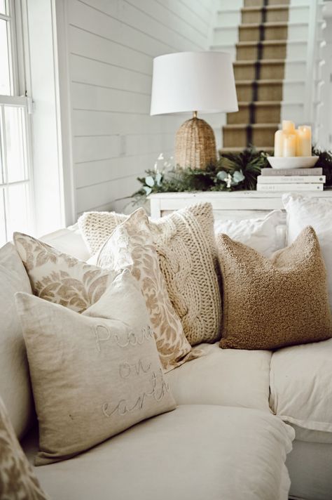 Pillows On White Couch, Neutral Minimal Bedroom, Coastal Loft, Cozy Neutral Christmas, Christmas Couch Pillows, White Sofa Pillows, Sofa Accent Pillows, Needle Felting Ideas, Cozy Sofas