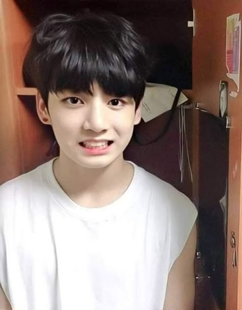 Bts Comfort, Jungkook Predebut, Jungkook Oppa, Jungkook Selca, Pre Debut, First Love Bts, Jungkook Aesthetic, Jungkook Abs, 가을 패션