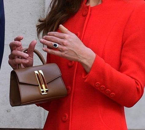 15 Reasons Kate Middleton Loves Her Demellier Nano Handbags - Dress Like A Duchess Kate Middleton Handbags, Kate Middleton Clutch, Kate Middleton Bags, Royal Handbags, Demellier Bags, 2023 Handbags, Princess Katherine, Paris Shopping, Kate Middleton Style