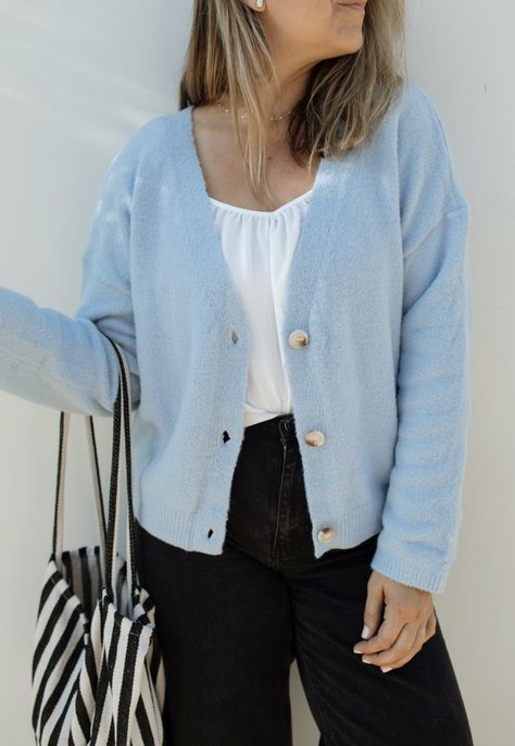 Baby Blue Cardigan Outfit, Light Blue Cardigan Outfit, Short Cardigan Outfit, Cardigan Outfit Work, Blue Cardigan Outfit, Winter Office Outfits, Winter Cardigan Outfit, Light Blue Cardigan, Light Blue Jacket