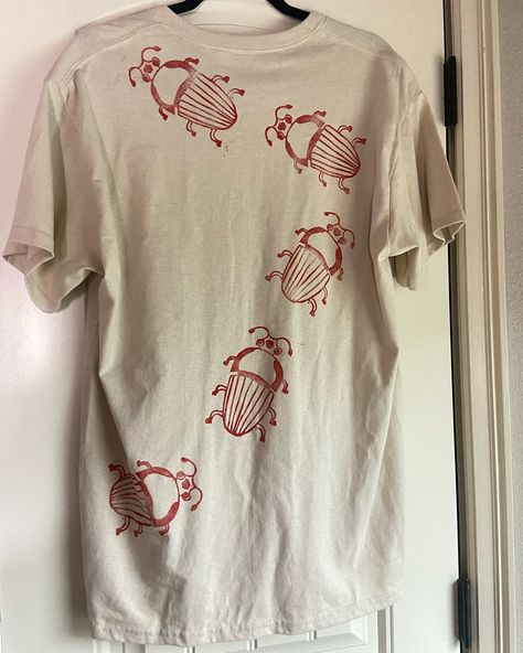 walking beetles shirts are 25% off until midnight tonight! these shirts have been so popular so i decided to put them on sale for today only. do you think i should do walking beetle hoodies or sweatpants next? Block Printed Clothes, Beetle Clothes, Josie Outfits, Beetle Shirt, Ig Outfits, Upcycle Sewing, Cold Weather Fashion, Cool Fits, Block Printing