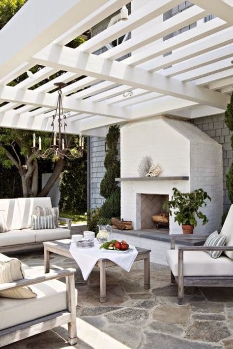 Design Ideas for Elegant Outdoor Living Spaces Fireplace Construction, Design Per Patio, White Pergola, Pergola Design, Patio Flooring, Construction Plan, Outside Living, Outdoor Living Room, Pergola Patio