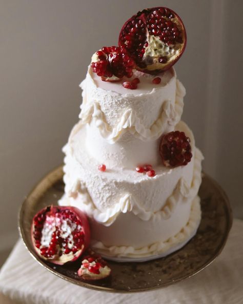 one way to make your wedding more romantic, add in some pomegranates ♥️ #weddingcake #utahbride #utahwedding #pommegranate #cakedecorating Wedding Cake Pomegranate, Pomegranate Wedding Cake, Wedding Cake Winter, Pomegranate Cheesecake, Pomegranate Cake, Pomegranate Dessert, Pomegranate Wedding, Christmas Wedding Cake, Christmas Wedding Cakes